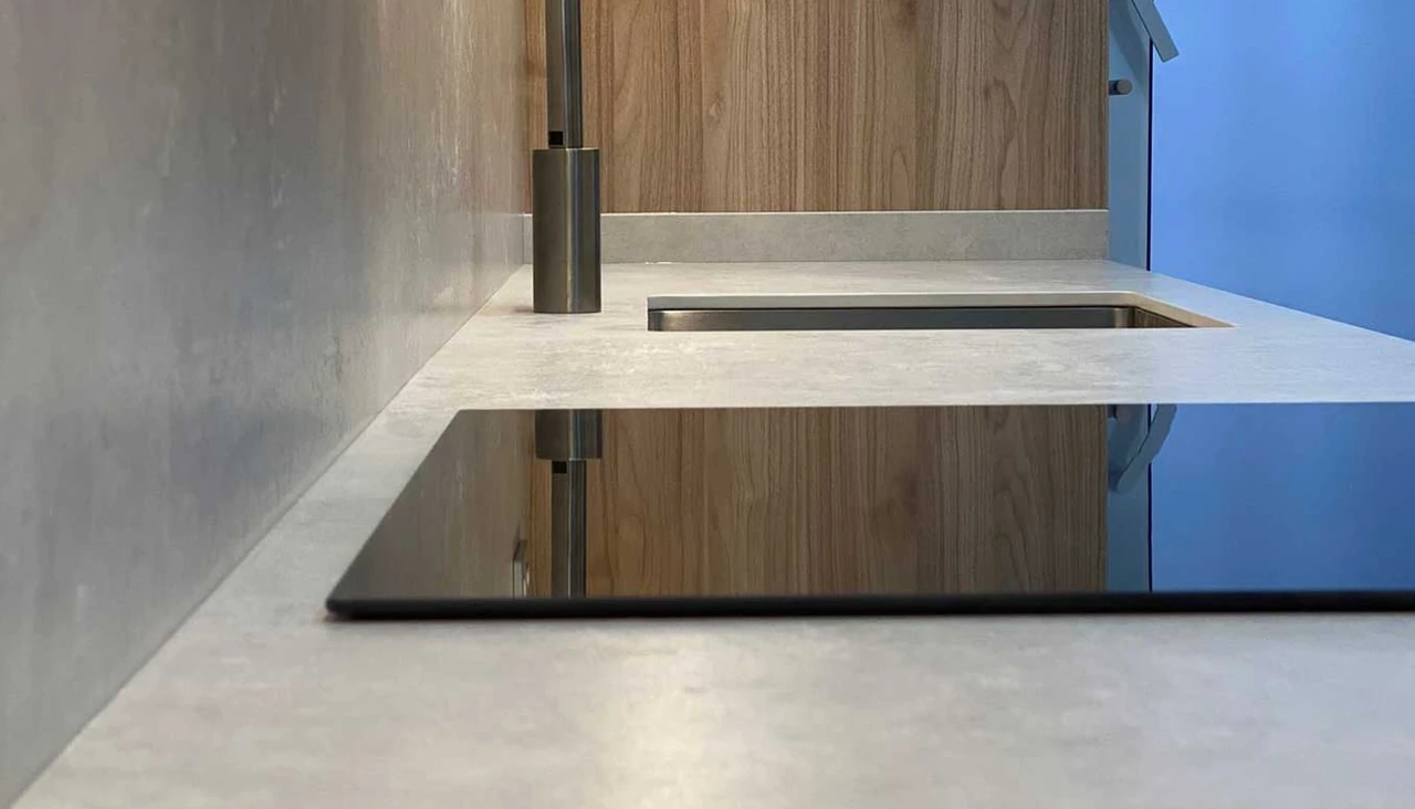 Encimera de cocina con grifo y fregadero de diseño