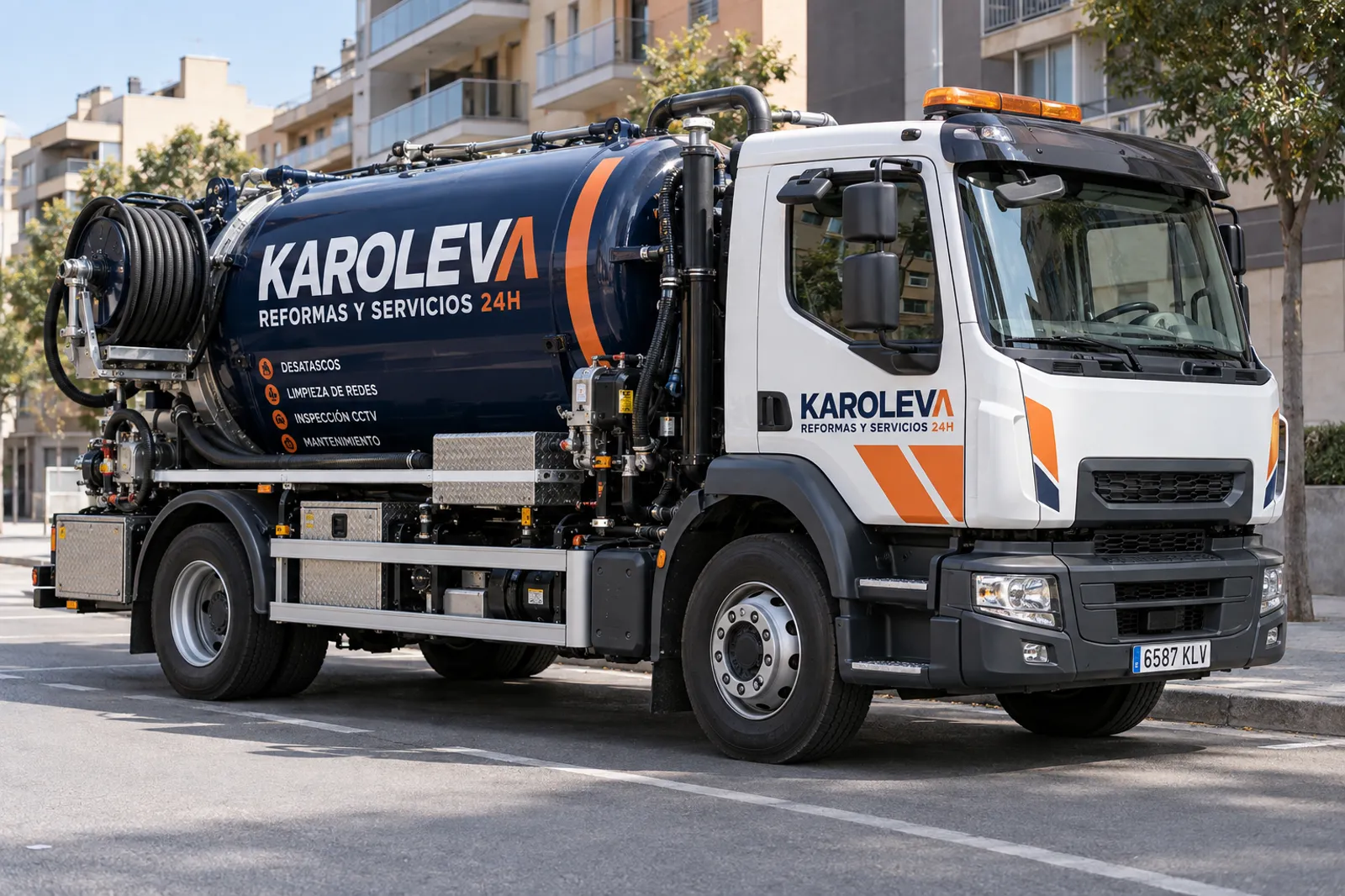 Camión cuba de Karoleva Reformas y Servicios 24H para desatascos en Badalona